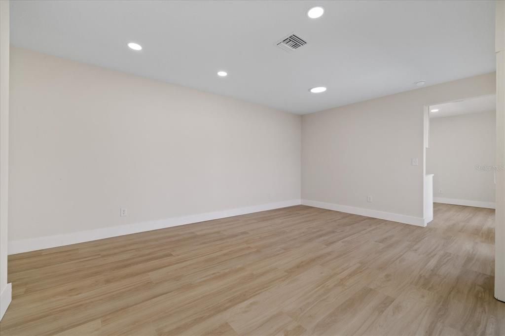 На продажу: $349,999 (3 спален, 2 ванн, 1186 Квадратных фут)