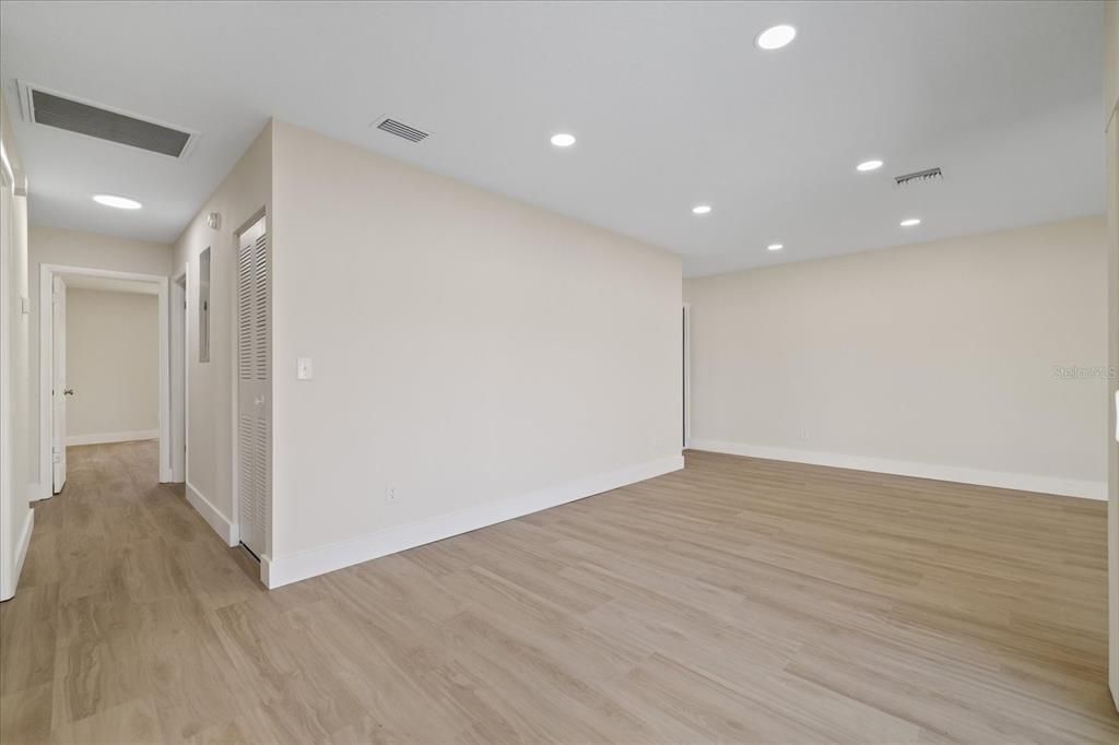На продажу: $349,999 (3 спален, 2 ванн, 1186 Квадратных фут)