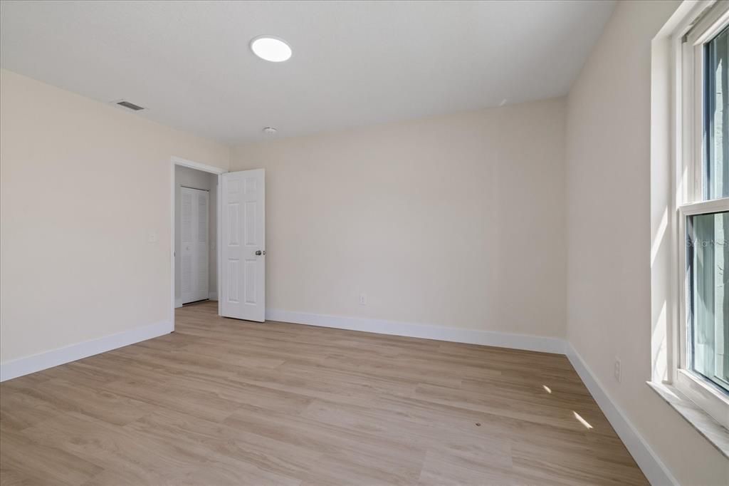 На продажу: $349,999 (3 спален, 2 ванн, 1186 Квадратных фут)