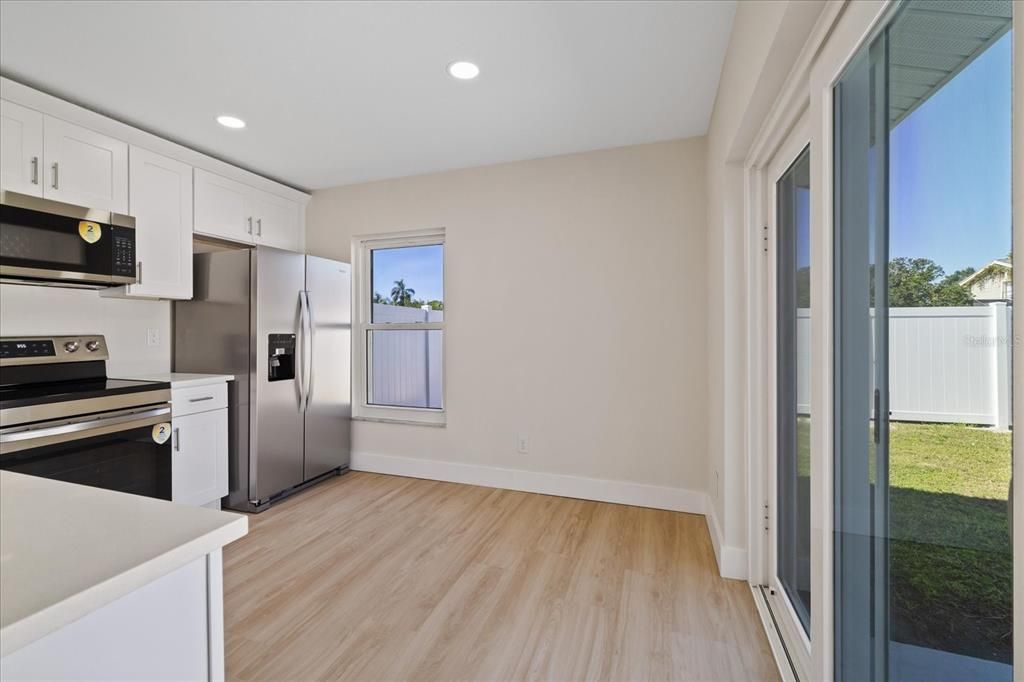 На продажу: $349,999 (3 спален, 2 ванн, 1186 Квадратных фут)