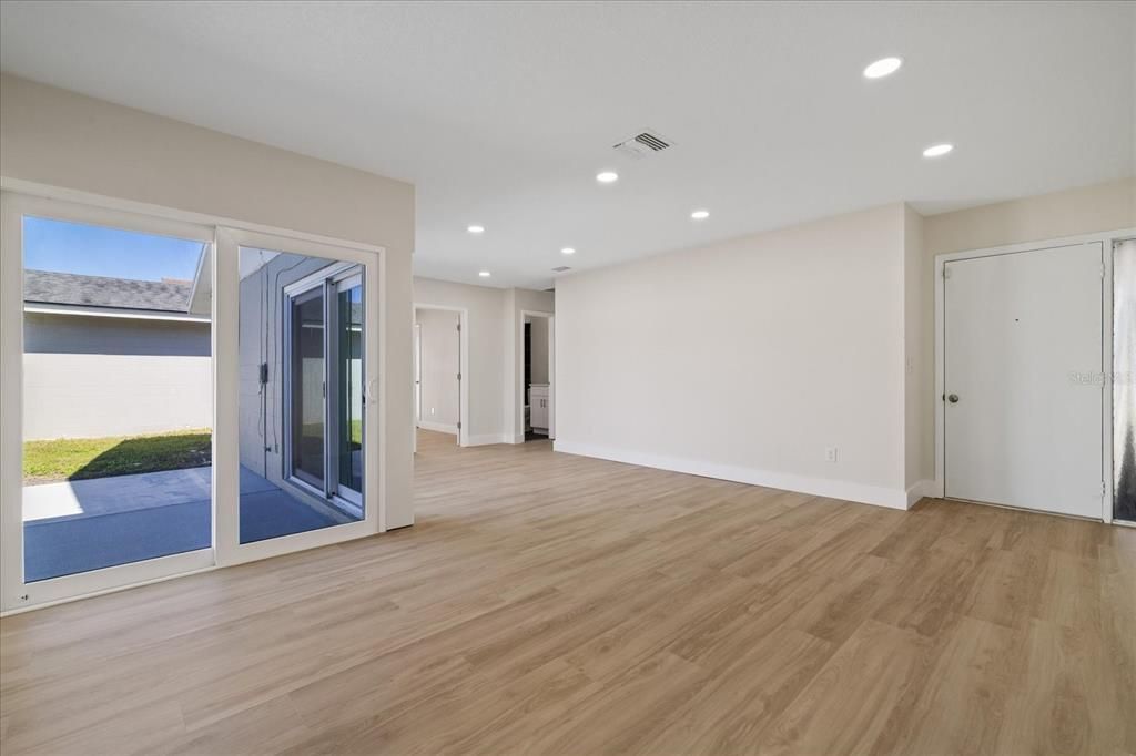 На продажу: $349,999 (3 спален, 2 ванн, 1186 Квадратных фут)