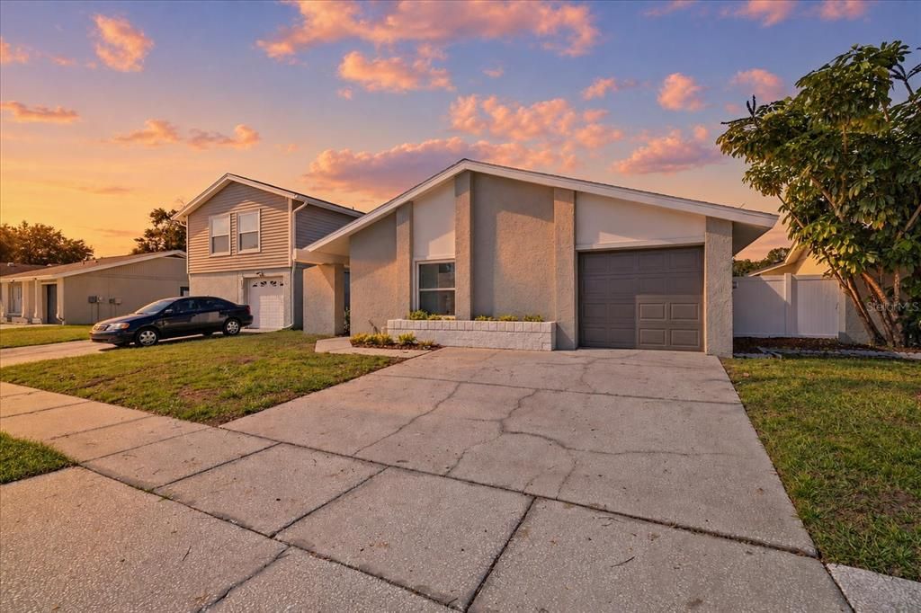 На продажу: $349,999 (3 спален, 2 ванн, 1186 Квадратных фут)