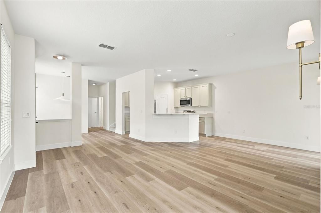For Sale: $299,999 (3 beds, 2 baths, 1624 Square Feet)