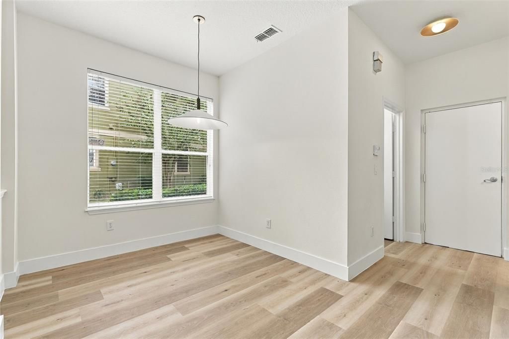 For Sale: $299,999 (3 beds, 2 baths, 1624 Square Feet)