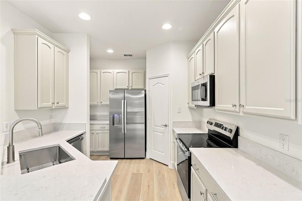 For Sale: $299,999 (3 beds, 2 baths, 1624 Square Feet)