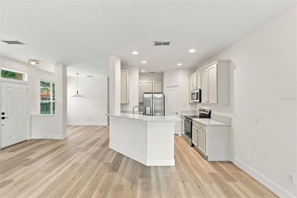 For Sale: $299,999 (3 beds, 2 baths, 1624 Square Feet)