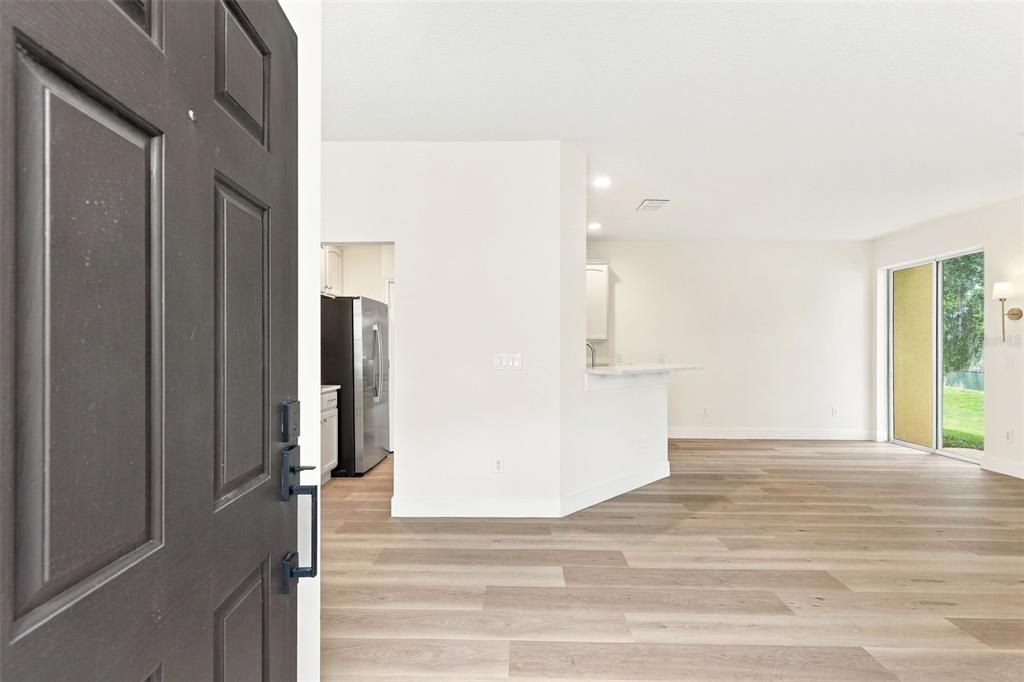 For Sale: $299,999 (3 beds, 2 baths, 1624 Square Feet)