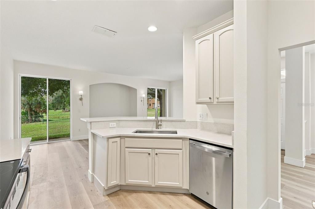 For Sale: $299,999 (3 beds, 2 baths, 1624 Square Feet)