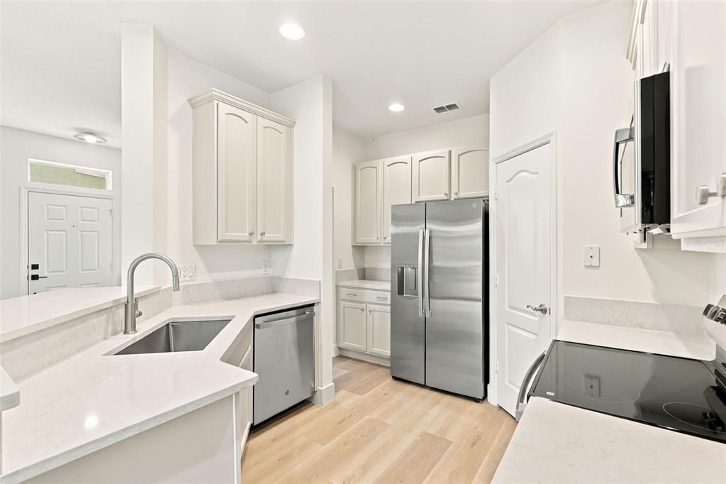 For Sale: $299,999 (3 beds, 2 baths, 1624 Square Feet)