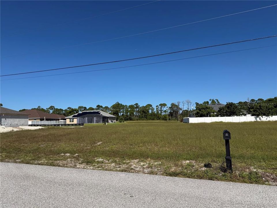На продажу: $85,000 (0.33 acres)