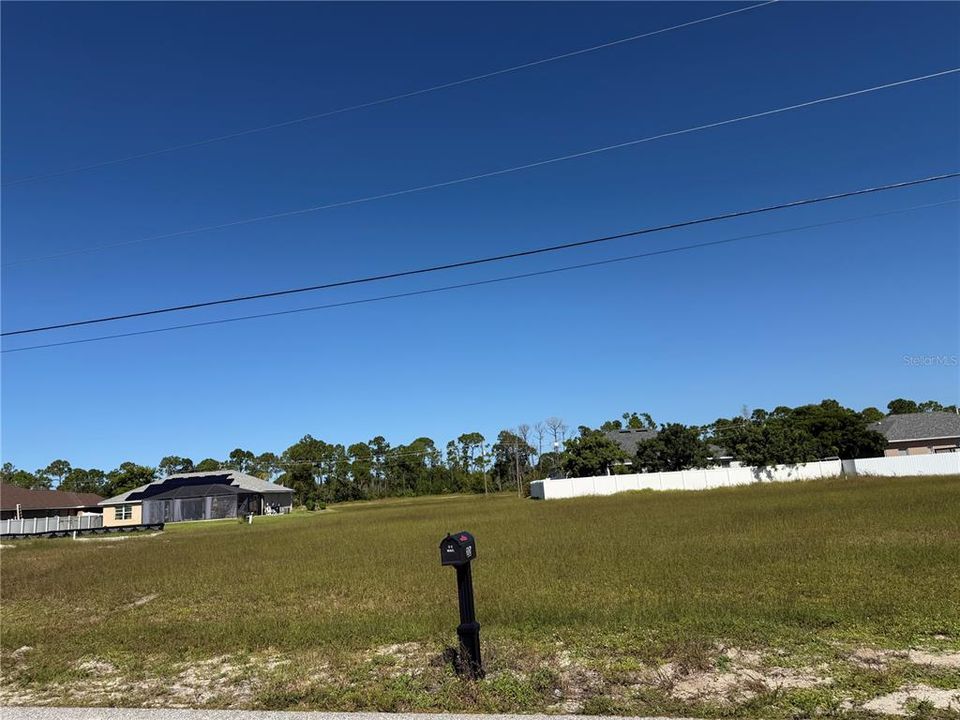 На продажу: $85,000 (0.33 acres)