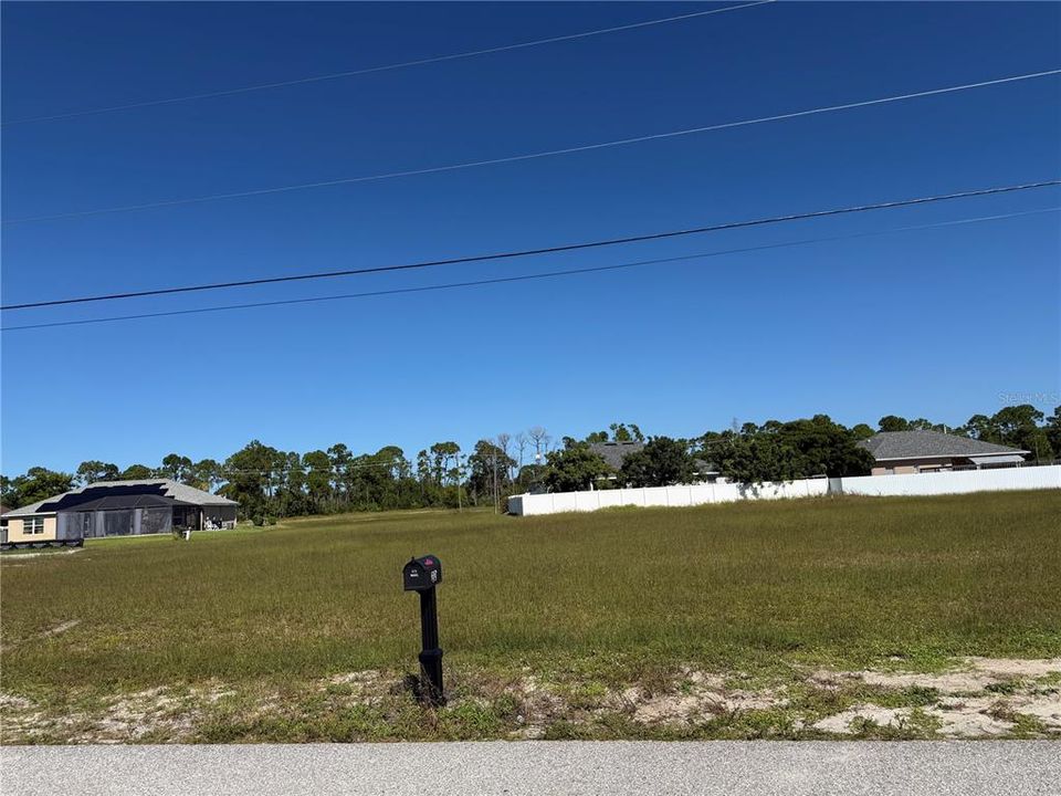 На продажу: $85,000 (0.33 acres)