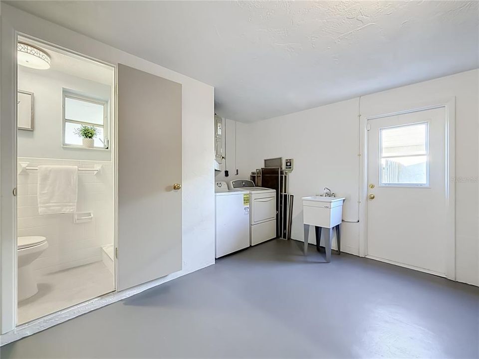 На продажу: $249,000 (2 спален, 1 ванн, 1128 Квадратных фут)