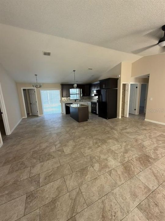 En Venta: $314,900 (4 camas, 2 baños, 1604 Pies cuadrados)