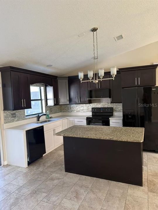 En Venta: $314,900 (4 camas, 2 baños, 1604 Pies cuadrados)