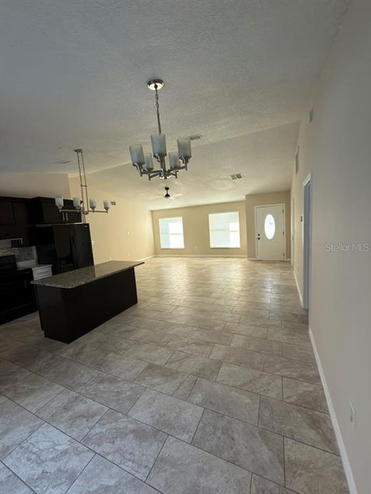 En Venta: $314,900 (4 camas, 2 baños, 1604 Pies cuadrados)