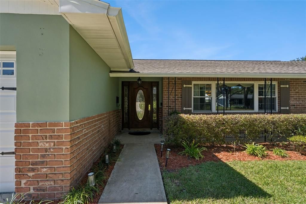 For Sale: $585,000 (3 beds, 2 baths, 1660 Square Feet)