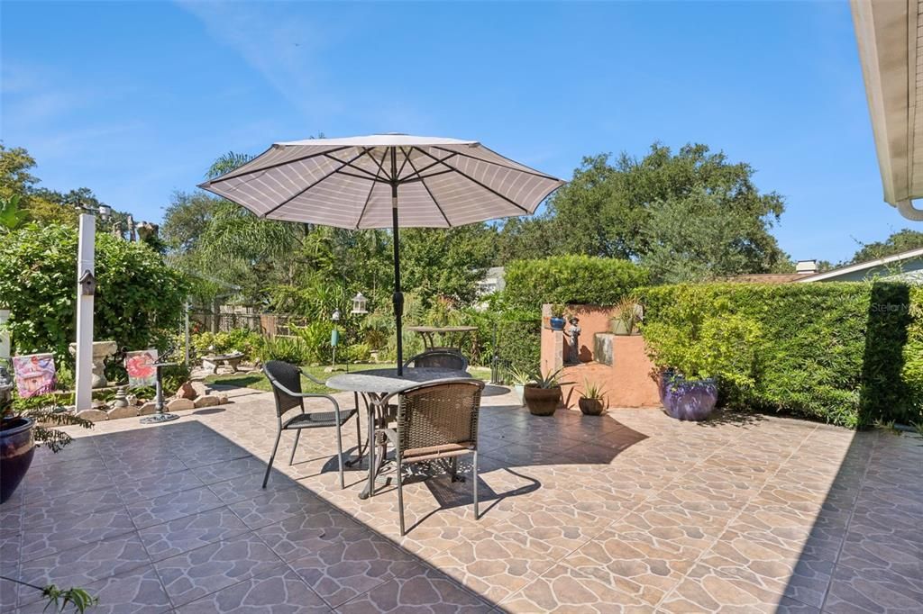 For Sale: $585,000 (3 beds, 2 baths, 1660 Square Feet)