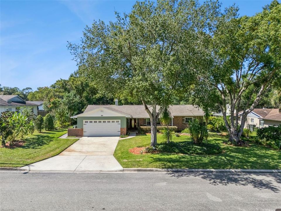 For Sale: $585,000 (3 beds, 2 baths, 1660 Square Feet)