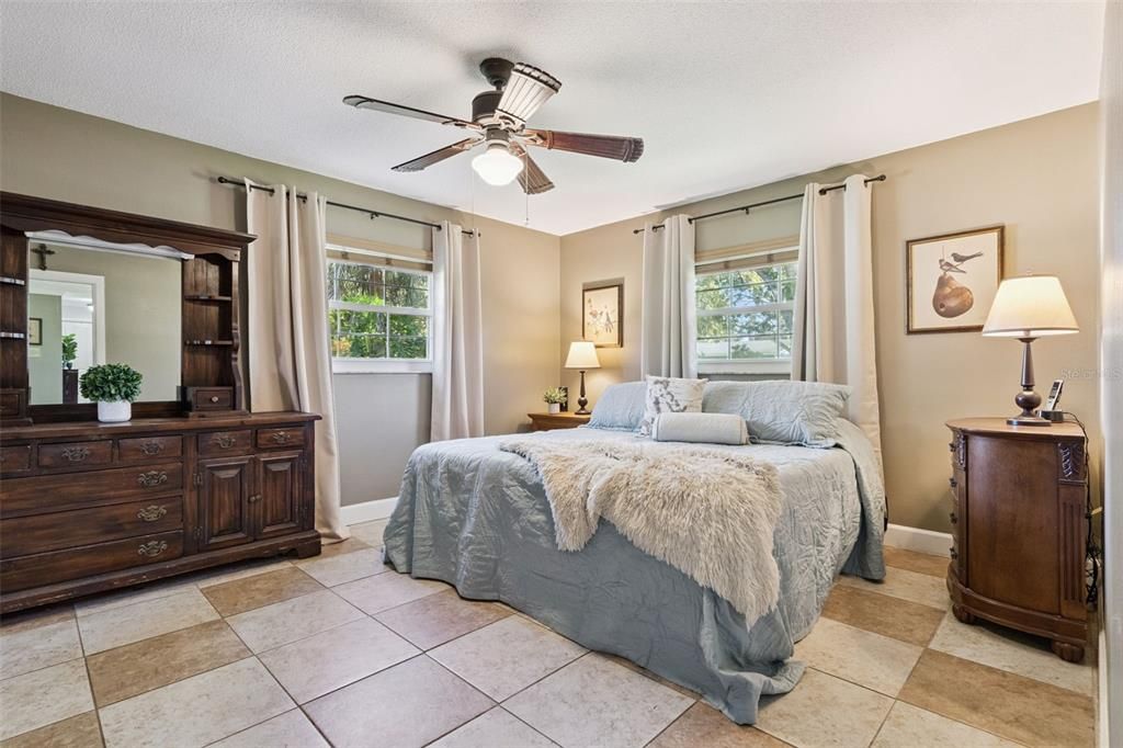 For Sale: $585,000 (3 beds, 2 baths, 1660 Square Feet)