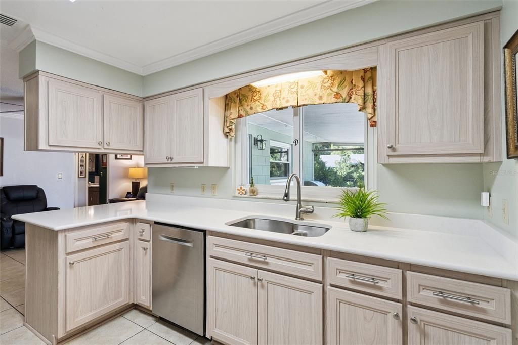 For Sale: $585,000 (3 beds, 2 baths, 1660 Square Feet)