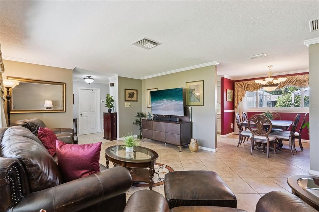 For Sale: $585,000 (3 beds, 2 baths, 1660 Square Feet)