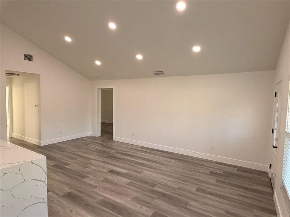 En Venta: $429,000 (3 camas, 2 baños, 1155 Pies cuadrados)