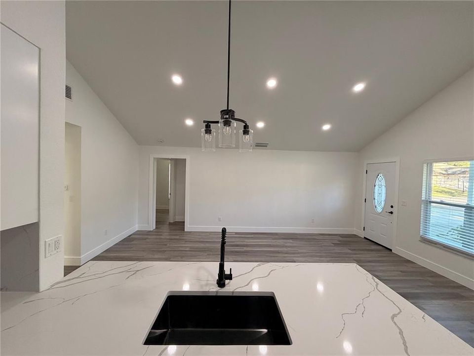 En Venta: $429,000 (3 camas, 2 baños, 1155 Pies cuadrados)