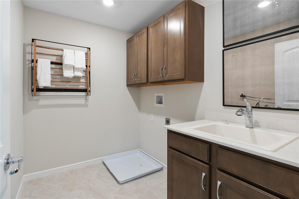 En Venta: $499,360 (5 camas, 3 baños, 2615 Pies cuadrados)