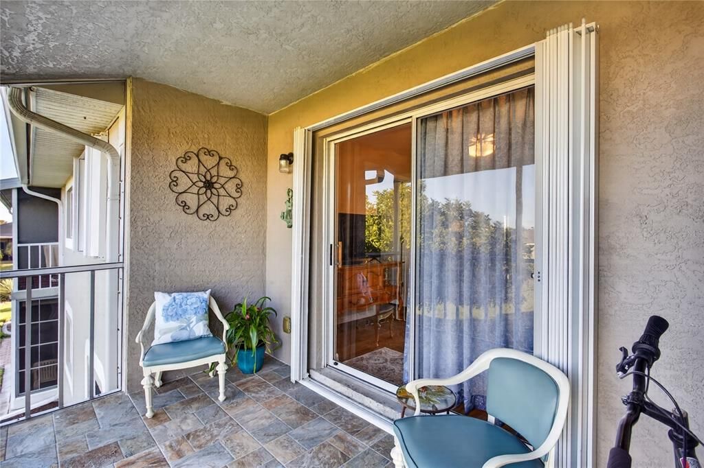 En Venta: $159,900 (2 camas, 2 baños, 897 Pies cuadrados)
