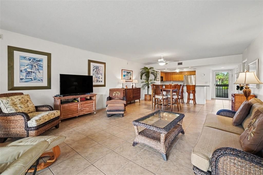 For Sale: $209,000 (2 beds, 2 baths, 1394 Square Feet)