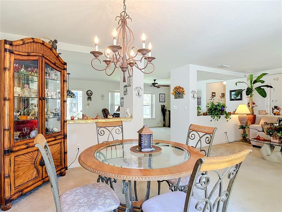 На продажу: $329,900 (4 спален, 2 ванн, 1806 Квадратных фут)