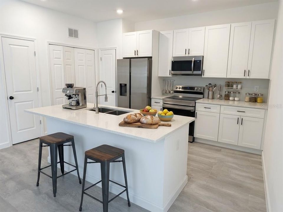En Venta: $335,000 (4 camas, 2 baños, 1594 Pies cuadrados)