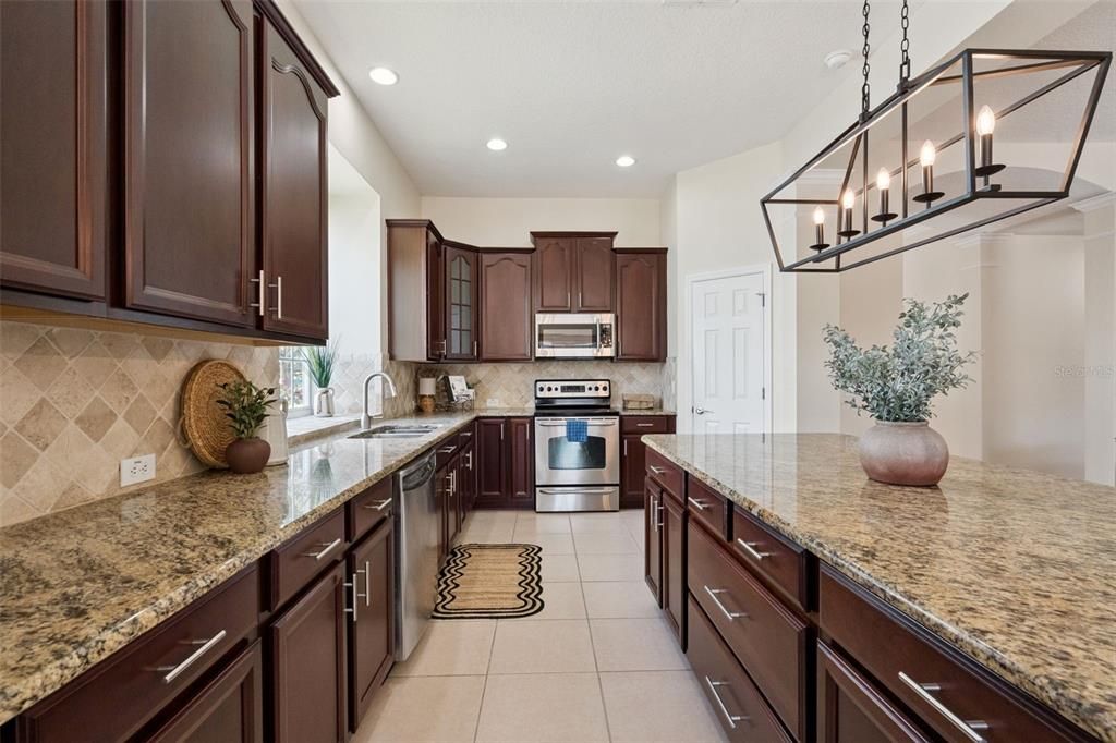 For Sale: $579,900 (3 beds, 2 baths, 2589 Square Feet)