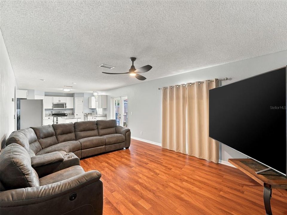 En Venta: $499,000 (4 camas, 2 baños, 2956 Pies cuadrados)