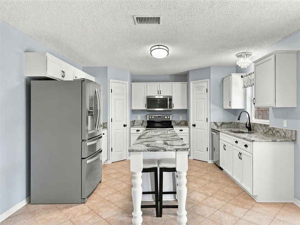 En Venta: $499,000 (4 camas, 2 baños, 2956 Pies cuadrados)