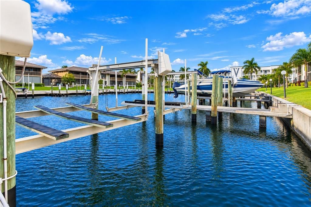 For Sale: $265,000 (2 beds, 2 baths, 1111 Square Feet)
