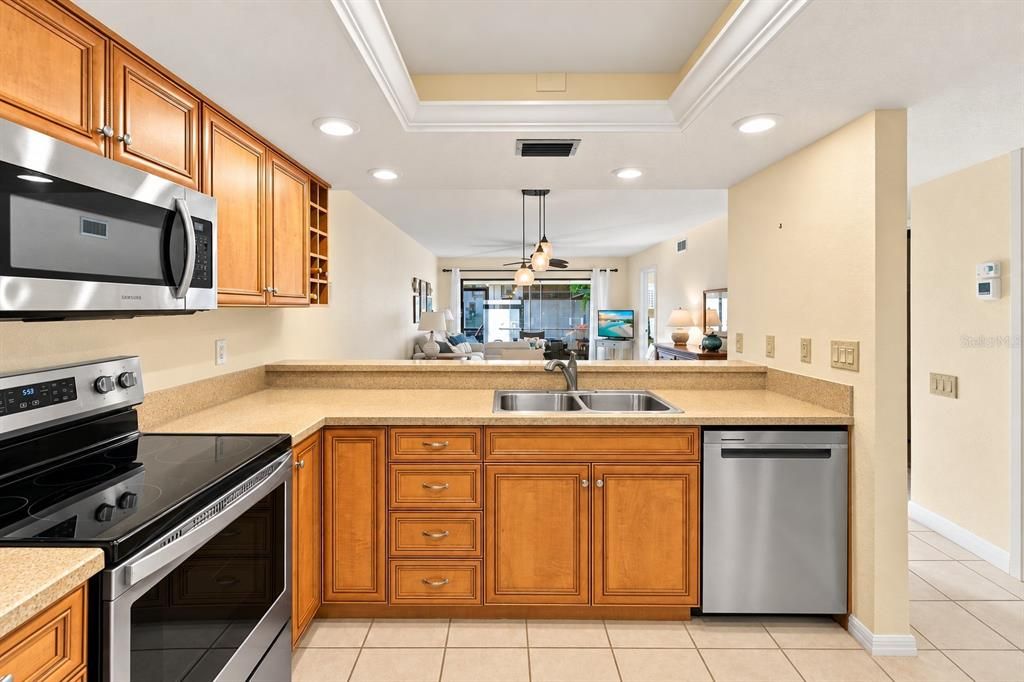 For Sale: $265,000 (2 beds, 2 baths, 1111 Square Feet)