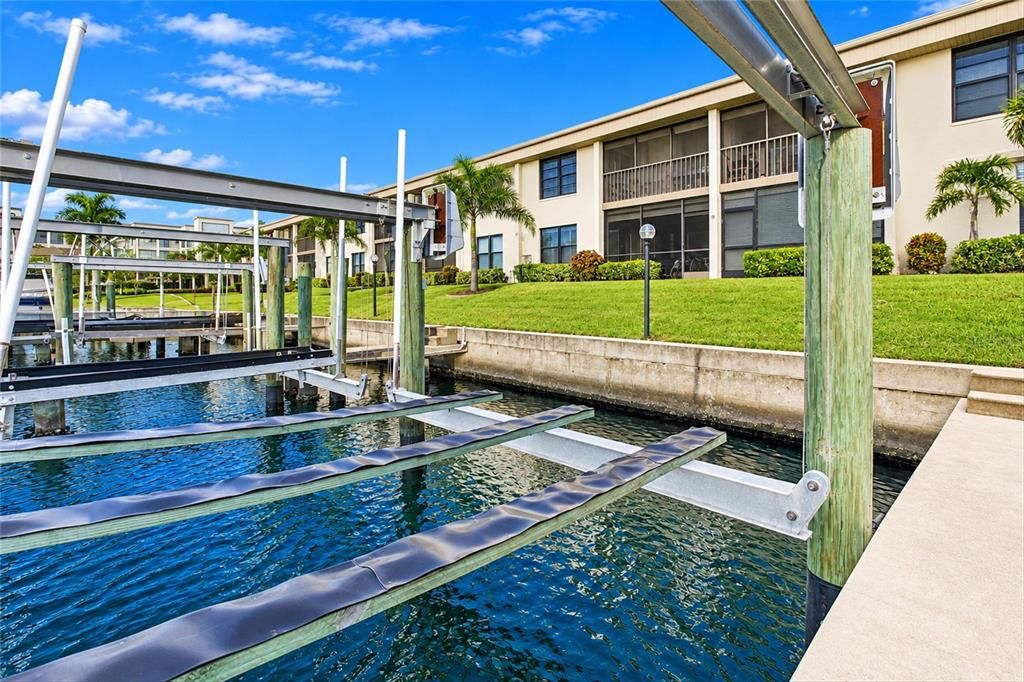 For Sale: $265,000 (2 beds, 2 baths, 1111 Square Feet)