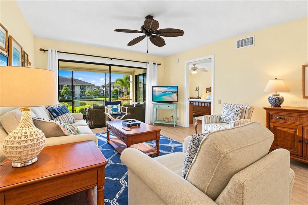 For Sale: $265,000 (2 beds, 2 baths, 1111 Square Feet)