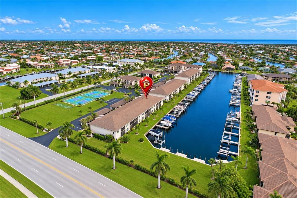 For Sale: $265,000 (2 beds, 2 baths, 1111 Square Feet)