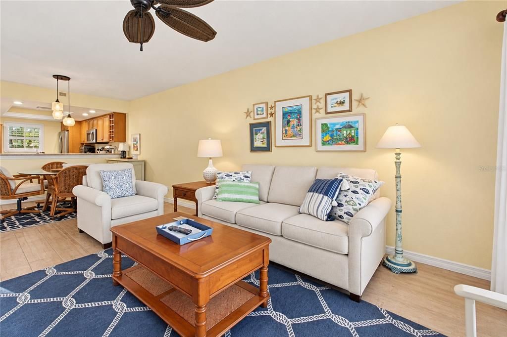 For Sale: $265,000 (2 beds, 2 baths, 1111 Square Feet)