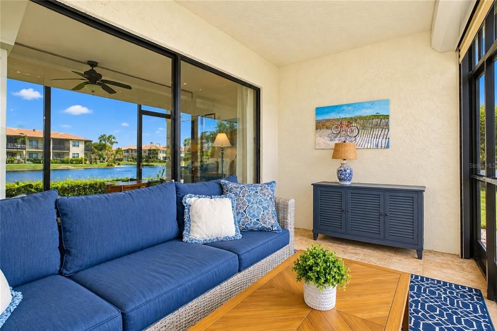 For Sale: $265,000 (2 beds, 2 baths, 1111 Square Feet)