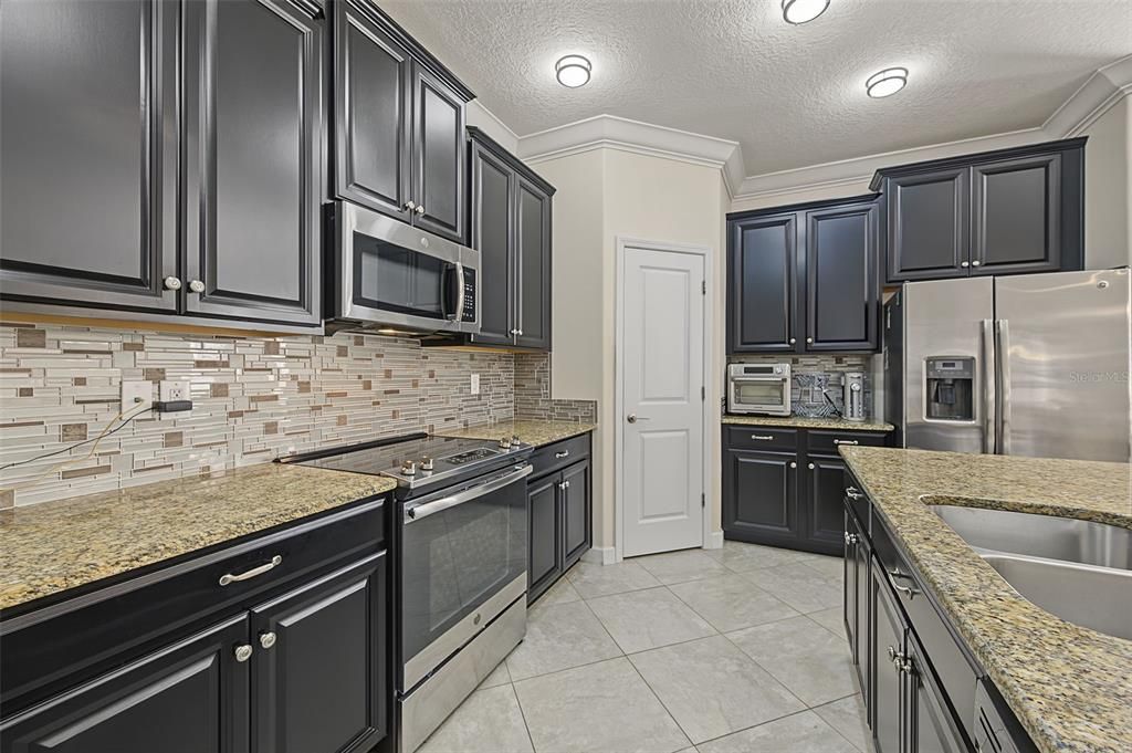 For Sale: $366,999 (3 beds, 2 baths, 1971 Square Feet)