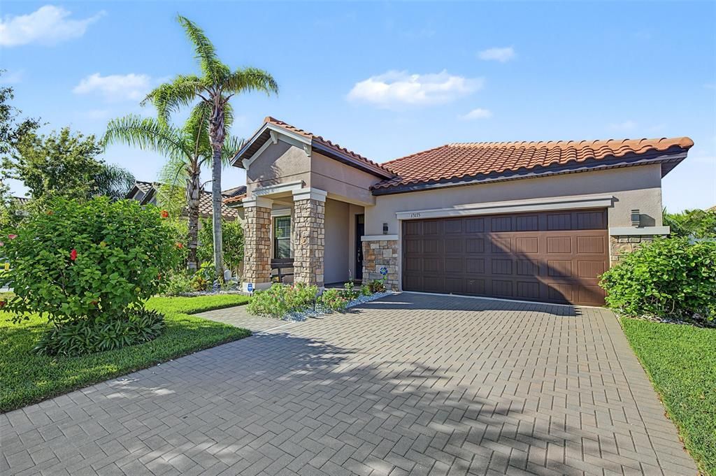 For Sale: $366,999 (3 beds, 2 baths, 1971 Square Feet)