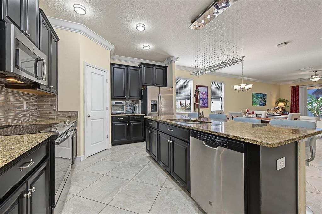 For Sale: $366,999 (3 beds, 2 baths, 1971 Square Feet)