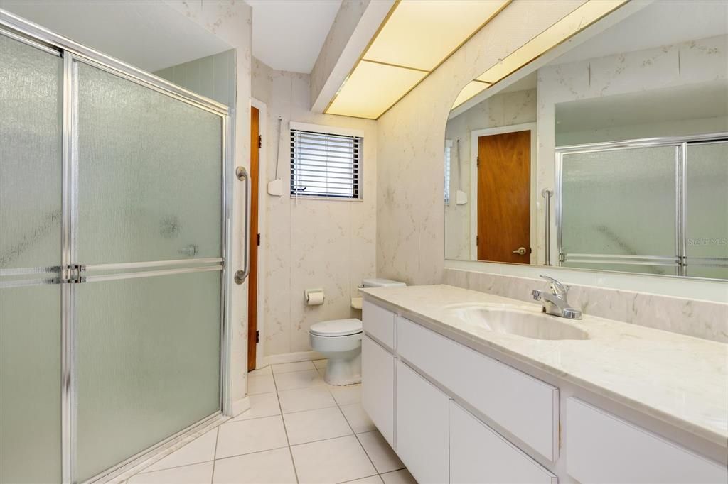 На продажу: $289,900 (3 спален, 2 ванн, 2228 Квадратных фут)