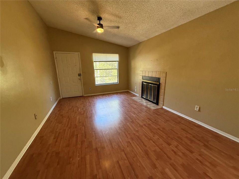 En Venta: $119,900 (2 camas, 2 baños, 912 Pies cuadrados)