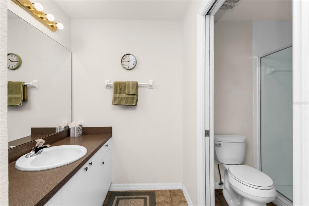 На продажу: $139,000 (2 спален, 2 ванн, 1250 Квадратных фут)