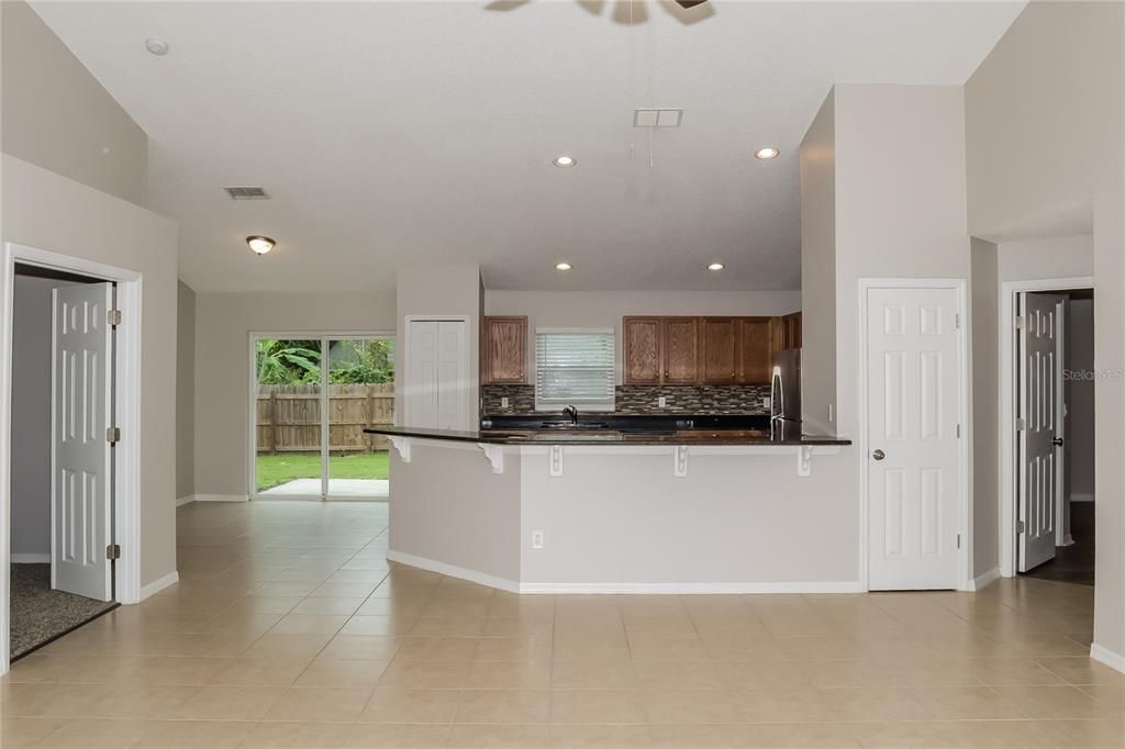 En Venta: $285,000 (3 camas, 2 baños, 1870 Pies cuadrados)